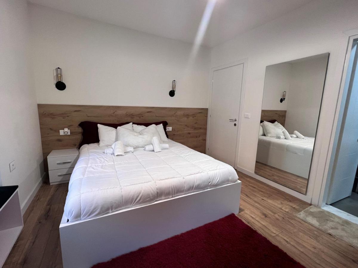 Grand Park & Bllok Area Rooms Tirana Esterno foto